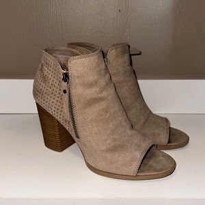 Taupe open towed heels